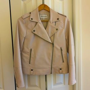 💜CUPCAKES and CASHMERE - Vivica Blush Pink Faux Leather Moto Jacket Sz Sm. EUC